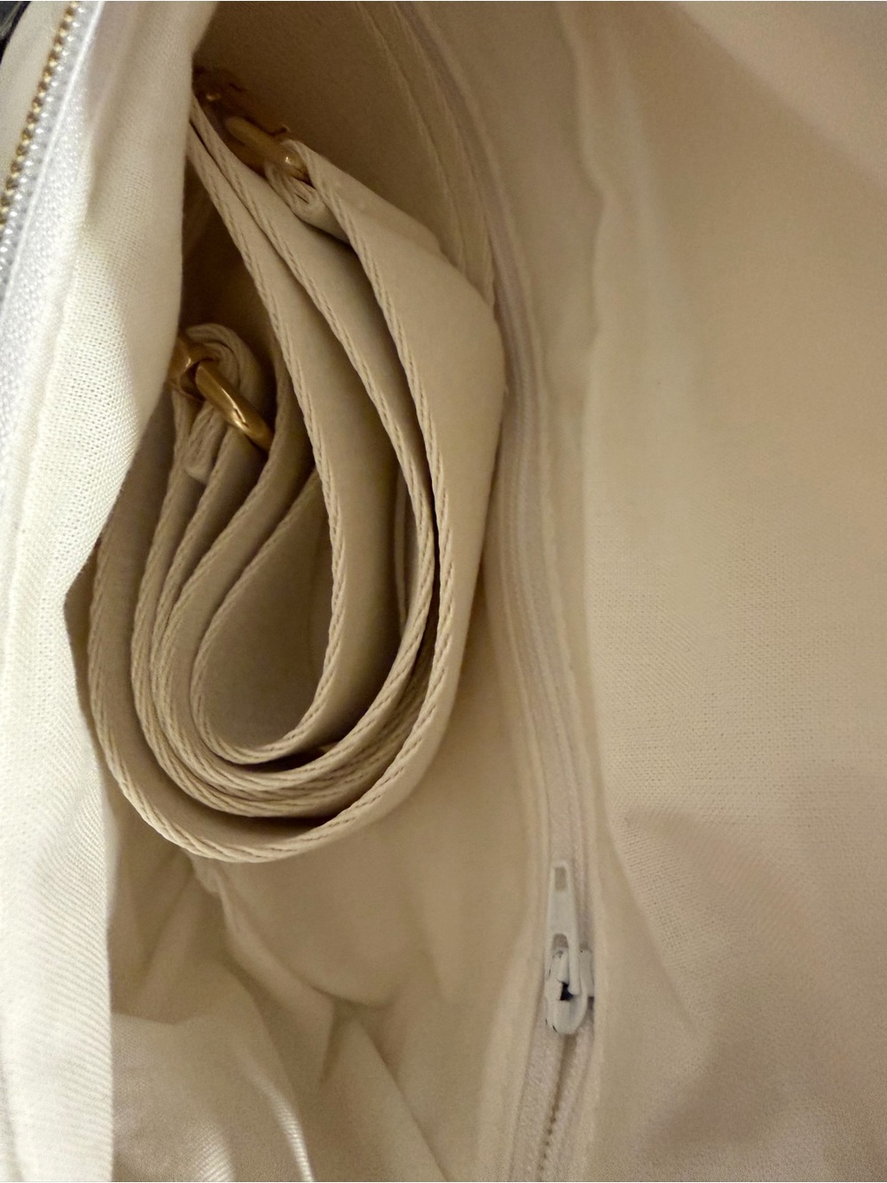 Makeup Junkie Bags Cream Quilted Crossbody Bum Bag New with Tags Water Resistant - Picture 4 of 4